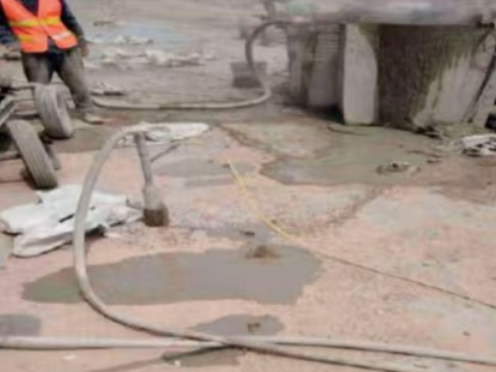 宁强水泥混凝土路面板底注浆技术 路面脱空注浆整治方案